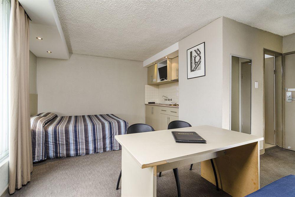 Parkville Place Serviced Apartments Мельбурн Екстер'єр фото